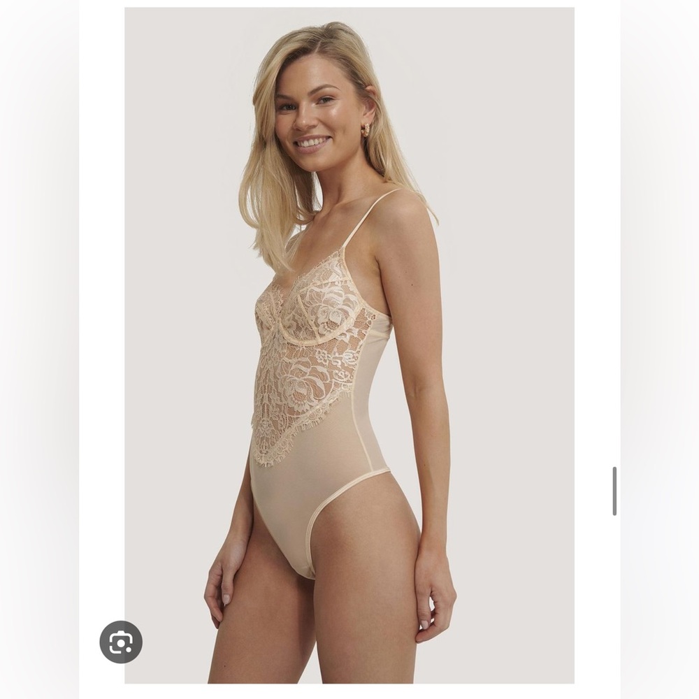DYNAMITE Adjustable Floral Lace Bodysuit Size XS Women’s US NWOT